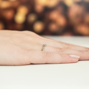 Pierścionek z Brylantem 0,10ct z białego złota próby 585. W-0211B